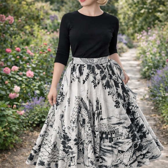 Dresses & Skirts - Vintage Mexico Scene Black and White Printed Skirt